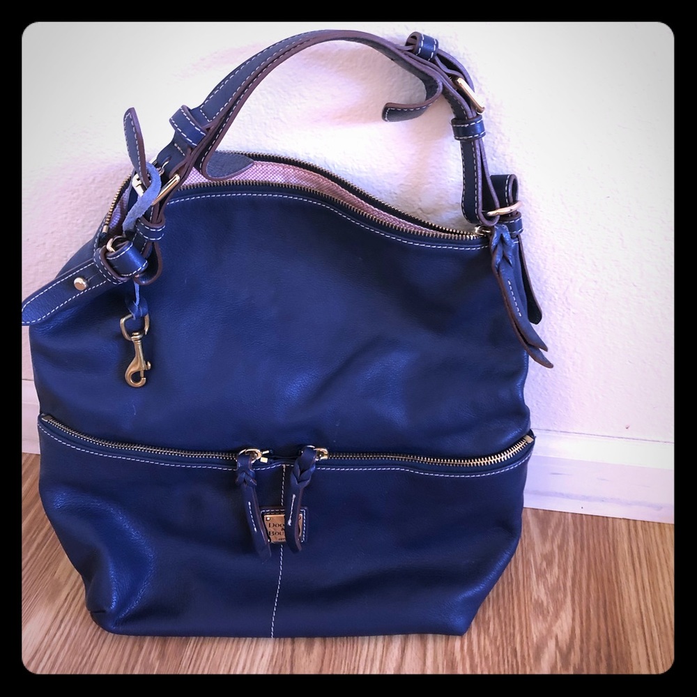 Dooney &Bourke “Dillen Medium Pocket Sac”